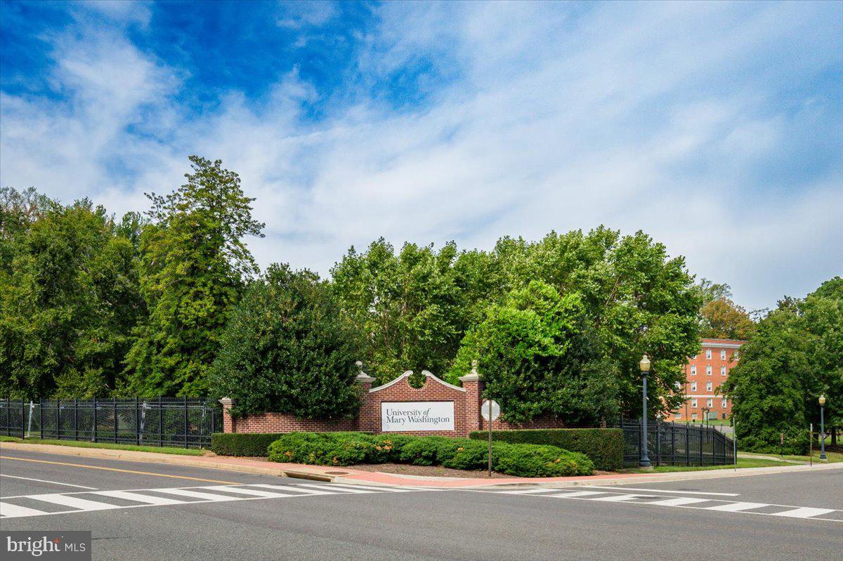 918 WILLIAM ST, FREDERICKSBURG, Virginia 22401, 4 Bedrooms Bedrooms, ,3 BathroomsBathrooms,Residential,For sale,918 WILLIAM ST,VAFB2007702 MLS # VAFB2007702
