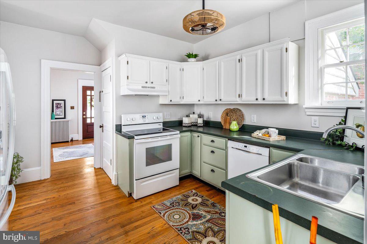 918 WILLIAM ST, FREDERICKSBURG, Virginia 22401, 4 Bedrooms Bedrooms, ,3 BathroomsBathrooms,Residential,For sale,918 WILLIAM ST,VAFB2007702 MLS # VAFB2007702
