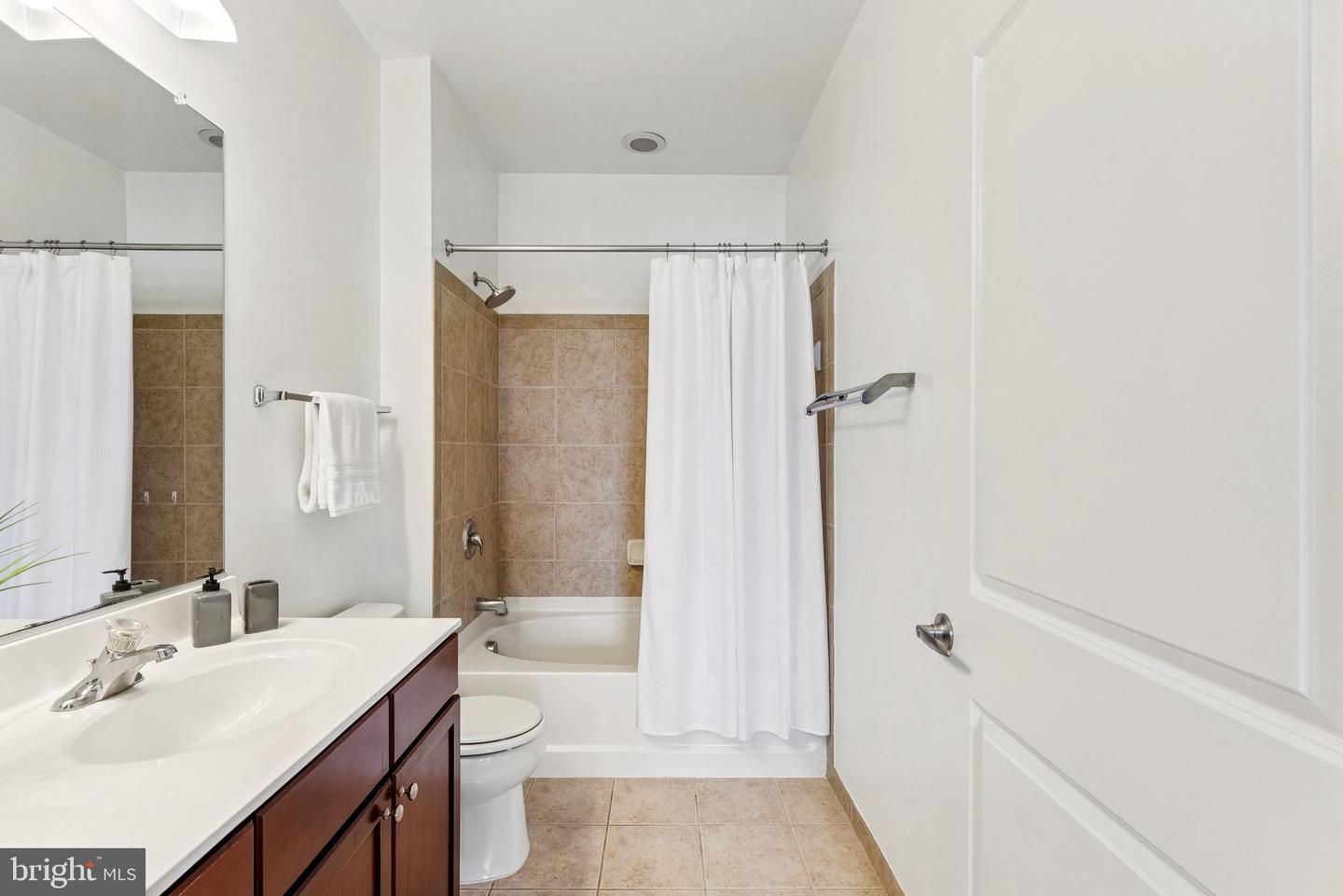 1391 PENNSYLVANIA AVE SE #403, WASHINGTON, District Of Columbia 20003, 2 Bedrooms Bedrooms, ,2 BathroomsBathrooms,Residential,For sale,1391 PENNSYLVANIA AVE SE #403,DCDC2211898 MLS # DCDC2211898 1391 PENNSYLVANIA AVE SE #403, WASHINGTON, District Of Columbia 20003, 2 Bedrooms Bedrooms, ,2 BathroomsBathrooms,Residential,For sale,1391 PENNSYLVANIA AVE SE #403,DCDC2211898 MLS # DCDC2211898