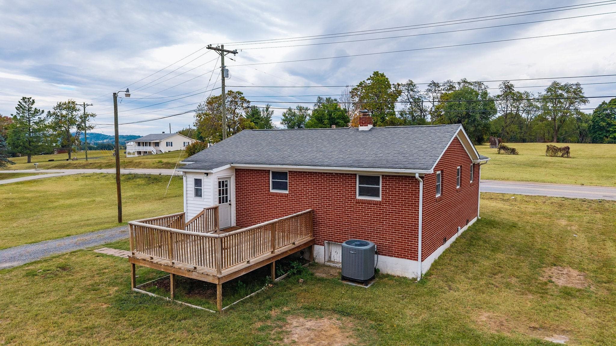 203 HOWARDSVILLE TPKE, STUARTS DRAFT, Virginia 24477, 3 Bedrooms Bedrooms, ,1 BathroomBathrooms,Residential,203 HOWARDSVILLE TPKE,669385 MLS # 669385