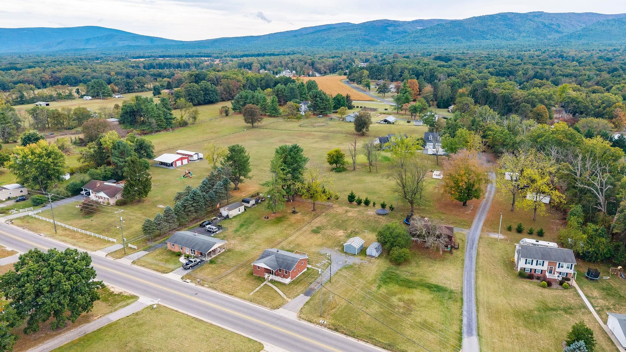 203 HOWARDSVILLE TPKE, STUARTS DRAFT, Virginia 24477, 3 Bedrooms Bedrooms, ,1 BathroomBathrooms,Residential,203 HOWARDSVILLE TPKE,669385 MLS # 669385