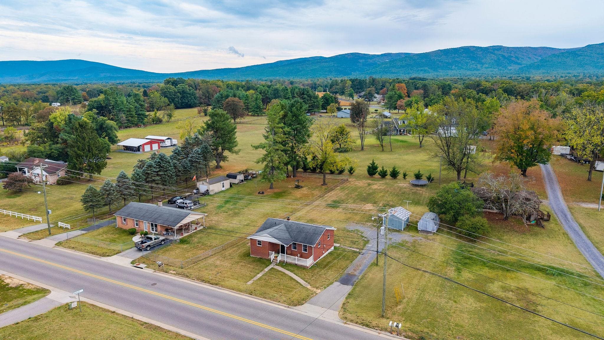 203 HOWARDSVILLE TPKE, STUARTS DRAFT, Virginia 24477, 3 Bedrooms Bedrooms, ,1 BathroomBathrooms,Residential,203 HOWARDSVILLE TPKE,669385 MLS # 669385