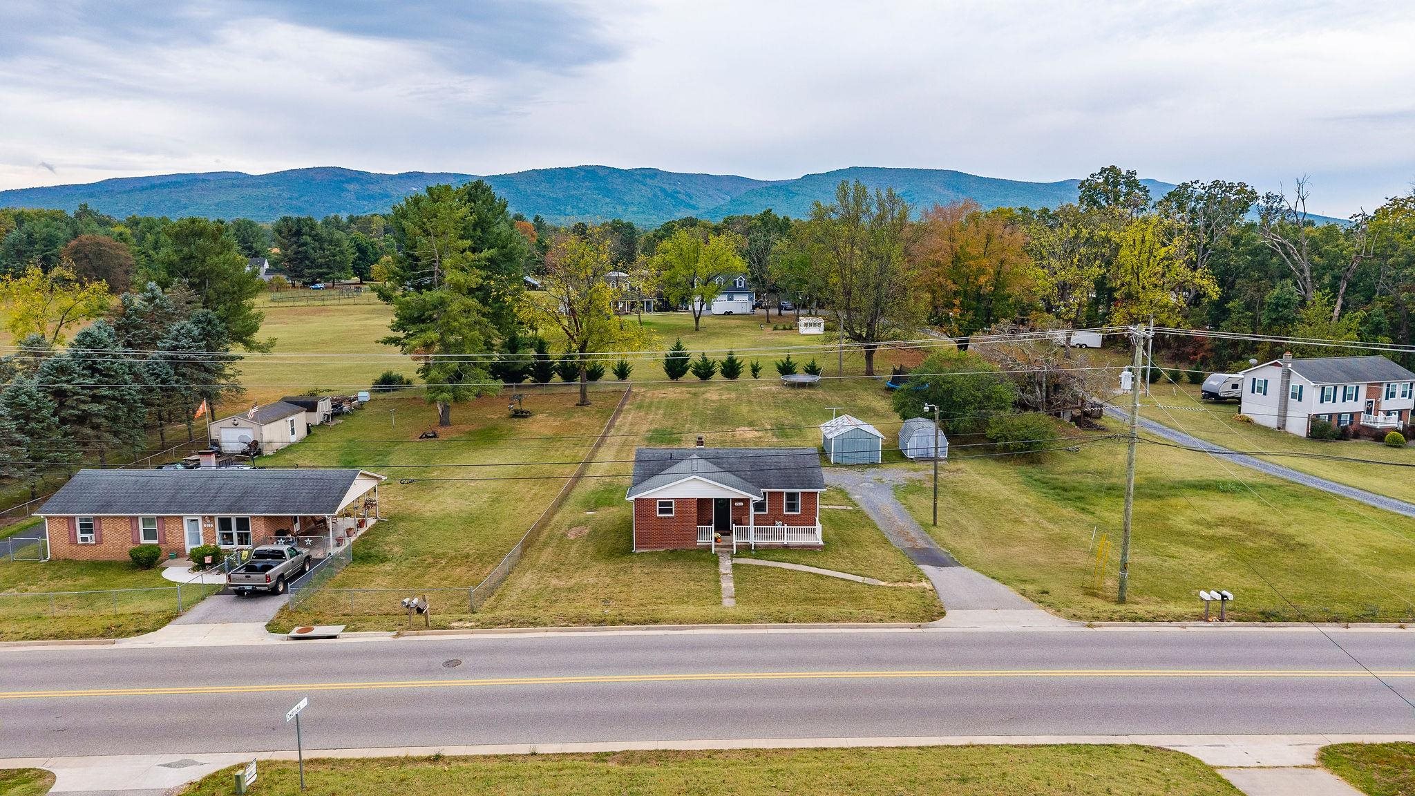 203 HOWARDSVILLE TPKE, STUARTS DRAFT, Virginia 24477, 3 Bedrooms Bedrooms, ,1 BathroomBathrooms,Residential,203 HOWARDSVILLE TPKE,669385 MLS # 669385