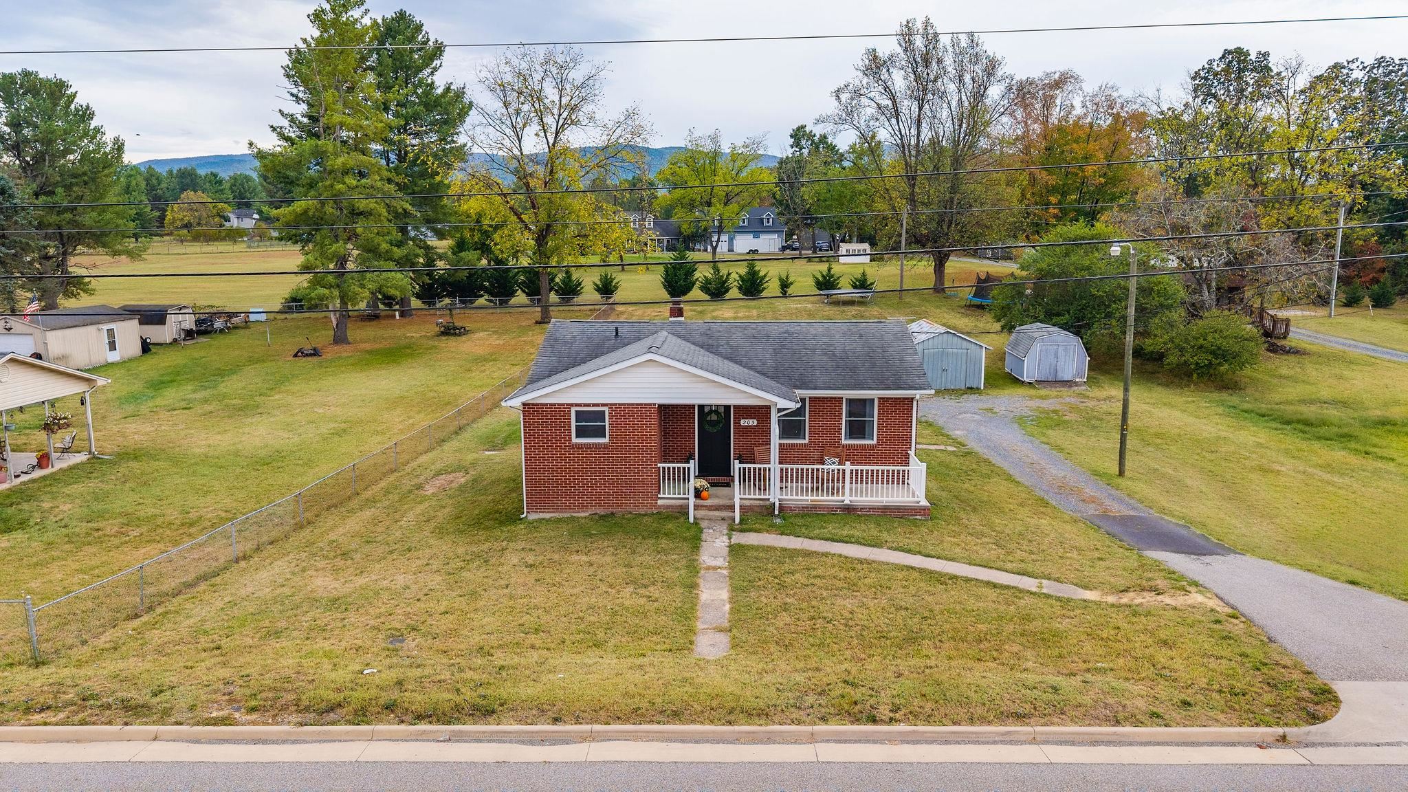 203 HOWARDSVILLE TPKE, STUARTS DRAFT, Virginia 24477, 3 Bedrooms Bedrooms, ,1 BathroomBathrooms,Residential,203 HOWARDSVILLE TPKE,669385 MLS # 669385