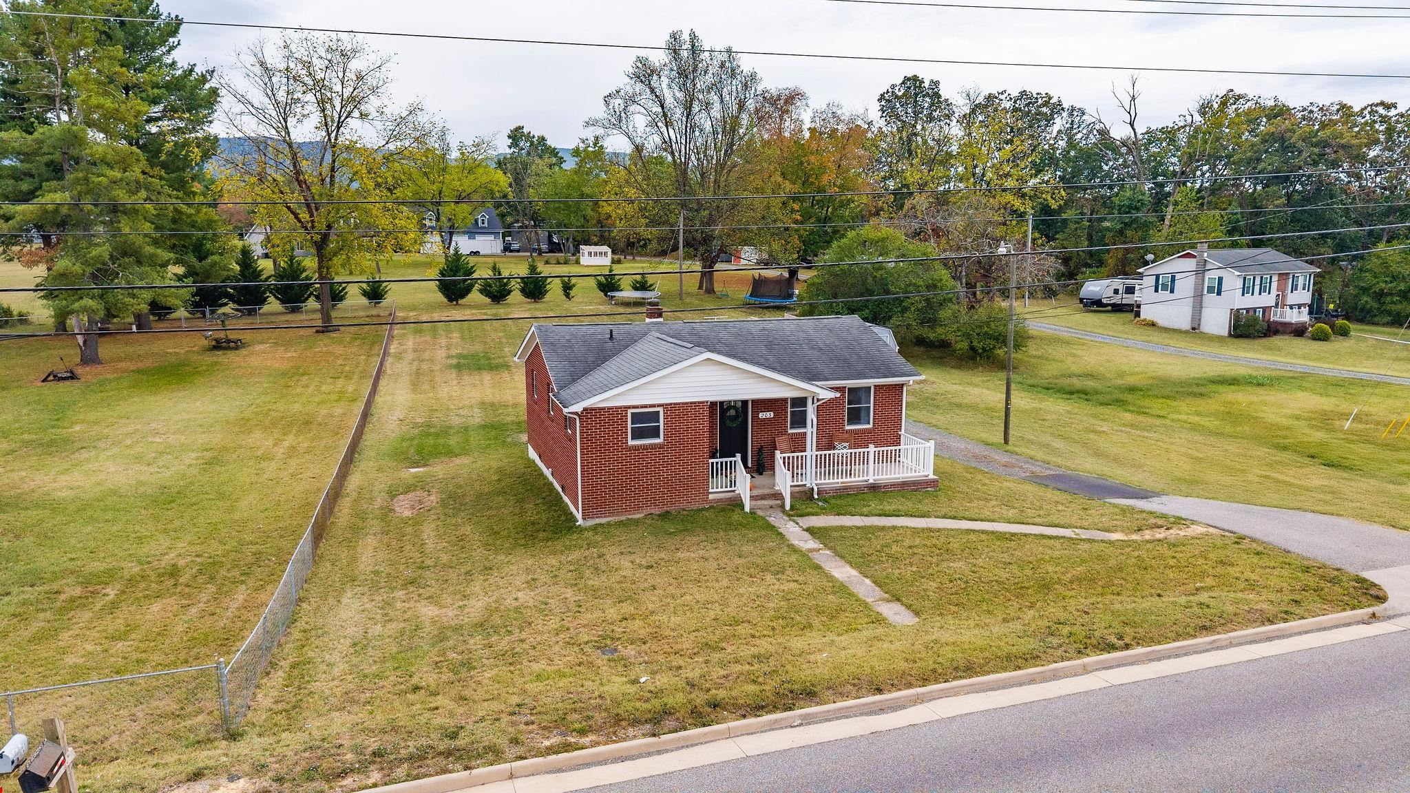 203 HOWARDSVILLE TPKE, STUARTS DRAFT, Virginia 24477, 3 Bedrooms Bedrooms, ,1 BathroomBathrooms,Residential,203 HOWARDSVILLE TPKE,669385 MLS # 669385