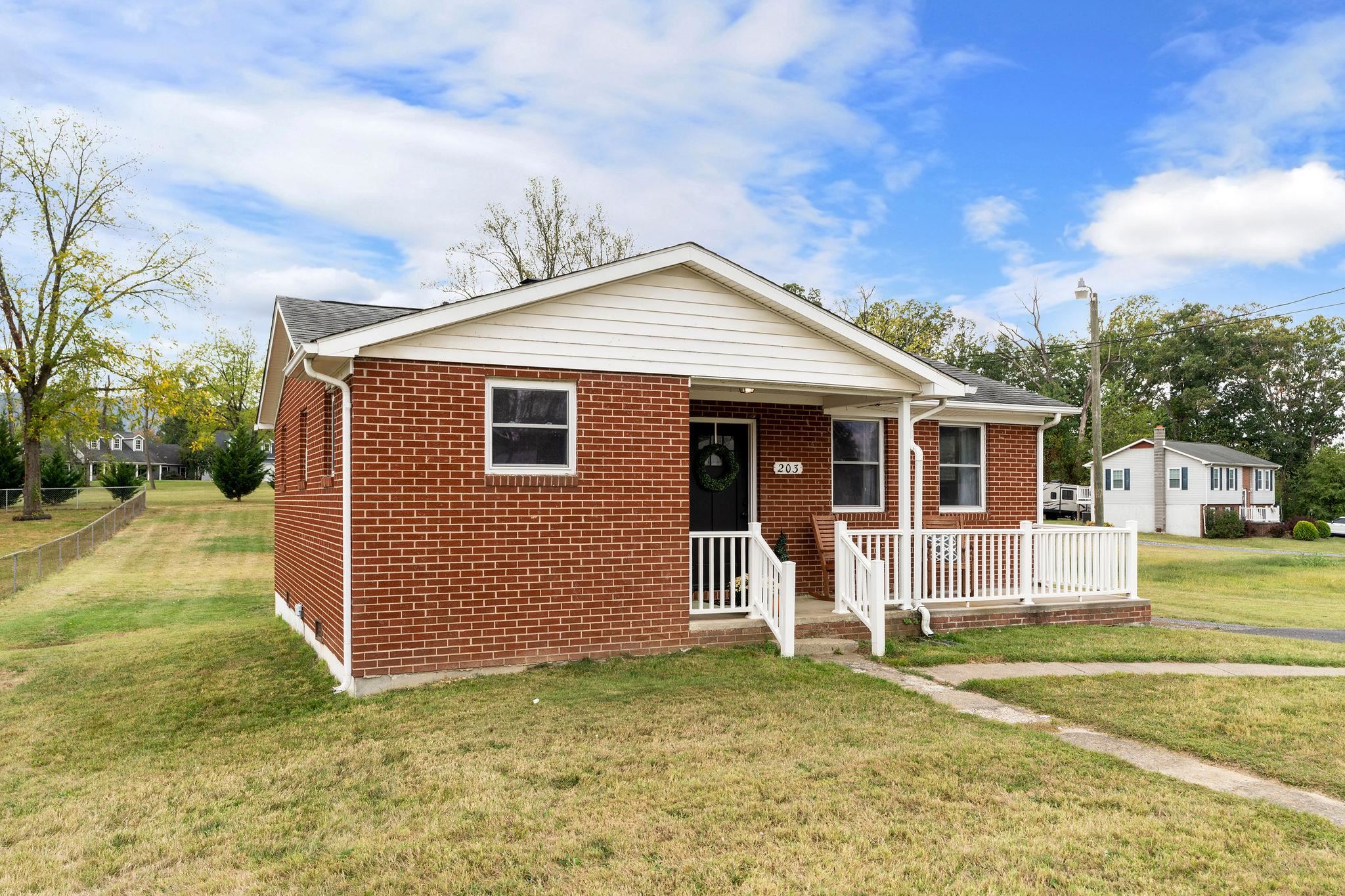 203 HOWARDSVILLE TPKE, STUARTS DRAFT, Virginia 24477, 3 Bedrooms Bedrooms, ,1 BathroomBathrooms,Residential,203 HOWARDSVILLE TPKE,669385 MLS # 669385