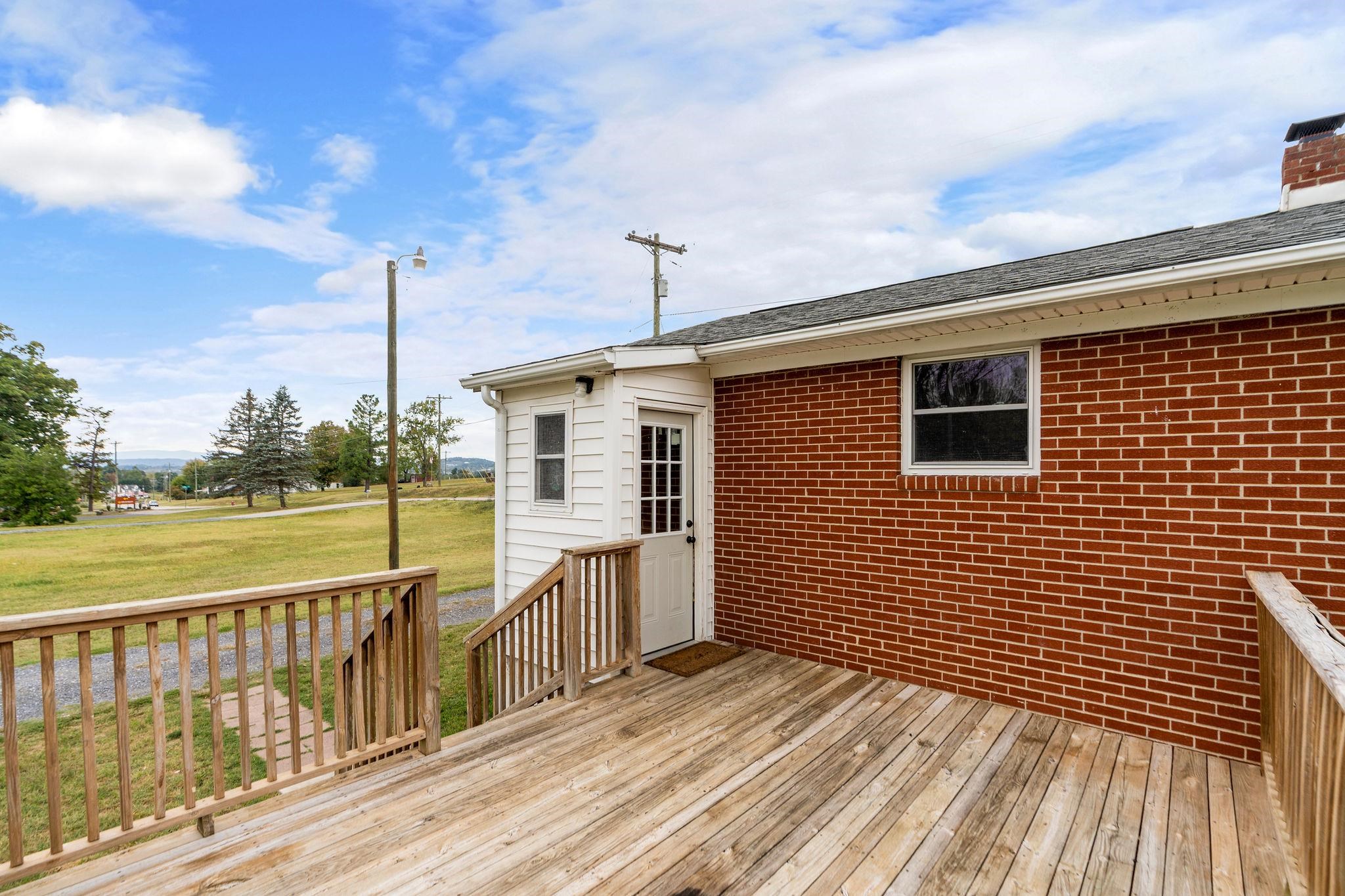 203 HOWARDSVILLE TPKE, STUARTS DRAFT, Virginia 24477, 3 Bedrooms Bedrooms, ,1 BathroomBathrooms,Residential,203 HOWARDSVILLE TPKE,669385 MLS # 669385