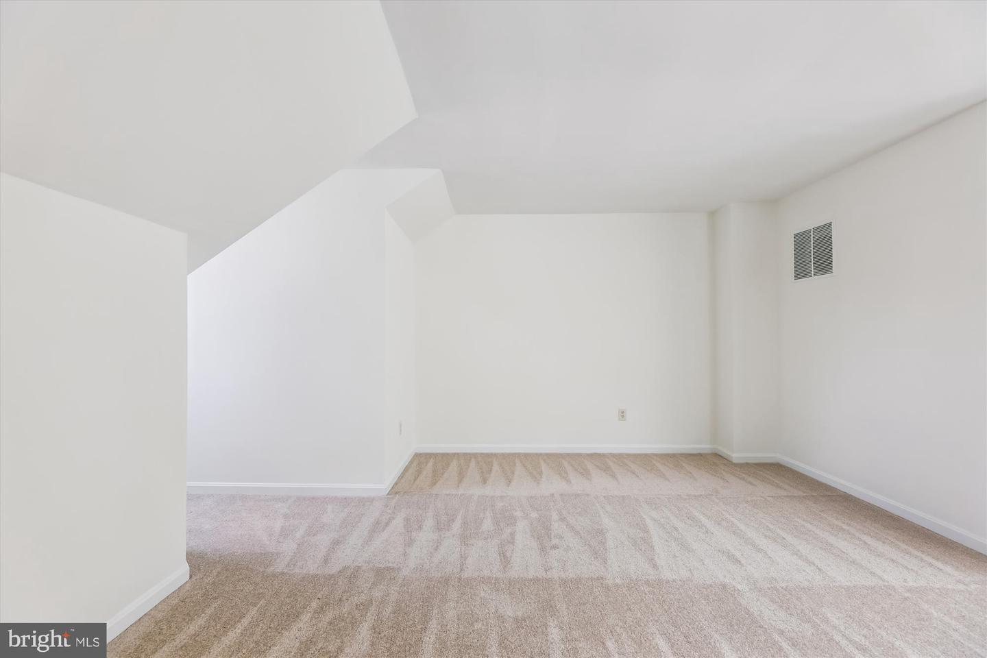 8840 EAGLE ROCK LN, SPRINGFIELD, Virginia 22153, 3 Bedrooms Bedrooms, ,3 BathroomsBathrooms,Residential,For sale,8840 EAGLE ROCK LN,VAFX2265092 MLS # VAFX2265092