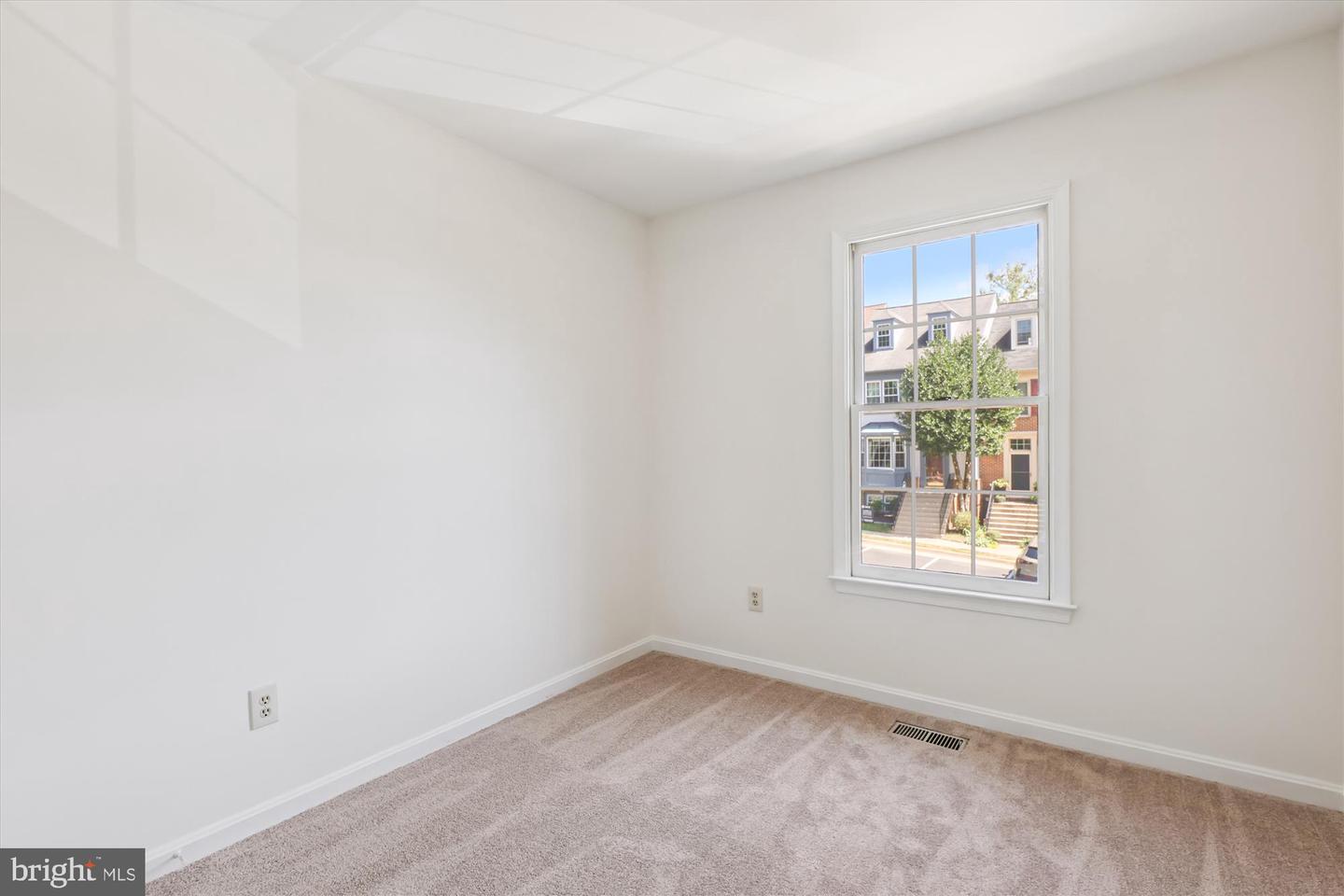8840 EAGLE ROCK LN, SPRINGFIELD, Virginia 22153, 3 Bedrooms Bedrooms, ,3 BathroomsBathrooms,Residential,For sale,8840 EAGLE ROCK LN,VAFX2265092 MLS # VAFX2265092