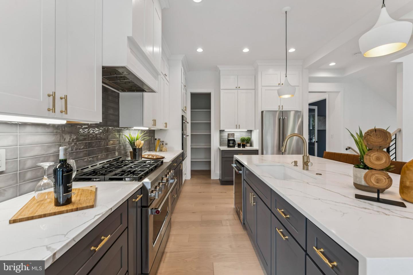 5017 17TH ST N, ARLINGTON, Virginia 22207, 5 Bedrooms Bedrooms, ,5 BathroomsBathrooms,Residential,For sale,5017 17TH ST N,VAAR2063190 MLS # VAAR2063190