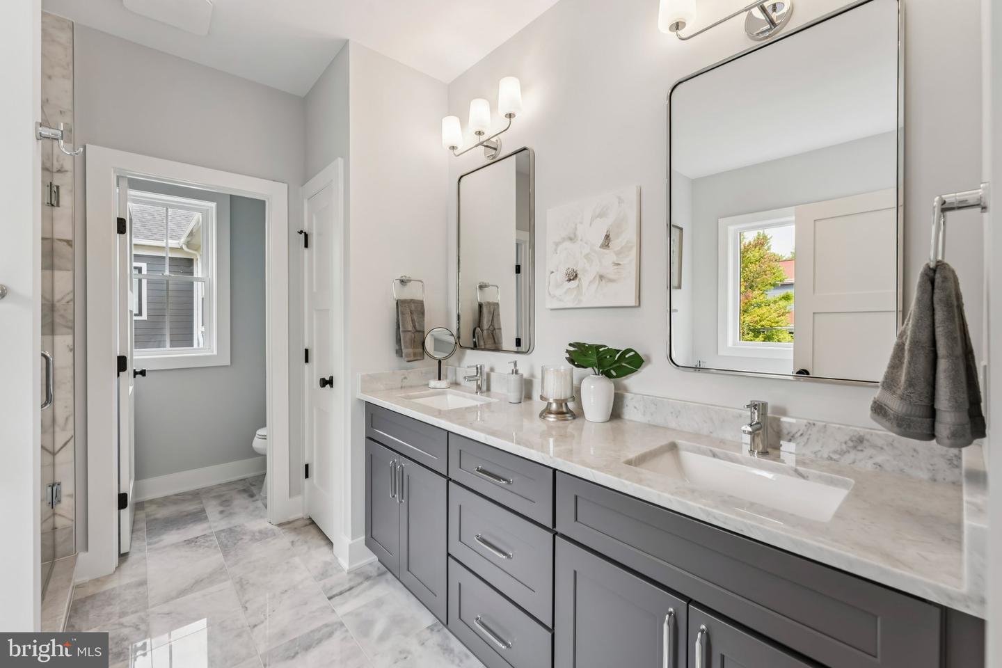 5017 17TH ST N, ARLINGTON, Virginia 22207, 5 Bedrooms Bedrooms, ,5 BathroomsBathrooms,Residential,For sale,5017 17TH ST N,VAAR2063190 MLS # VAAR2063190