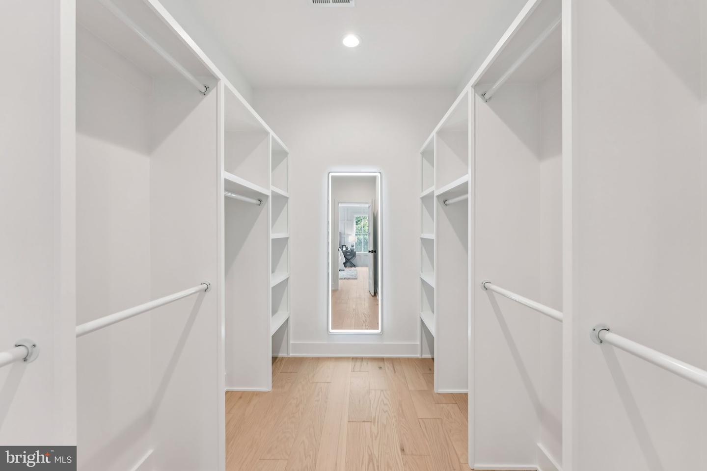 5017 17TH ST N, ARLINGTON, Virginia 22207, 5 Bedrooms Bedrooms, ,5 BathroomsBathrooms,Residential,For sale,5017 17TH ST N,VAAR2063190 MLS # VAAR2063190