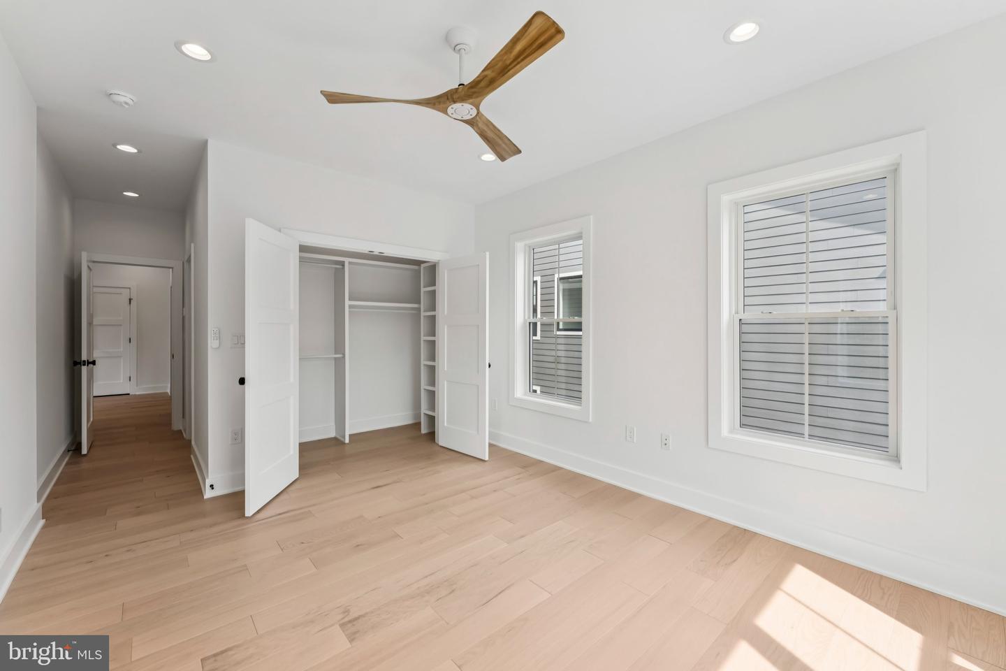 5017 17TH ST N, ARLINGTON, Virginia 22207, 5 Bedrooms Bedrooms, ,5 BathroomsBathrooms,Residential,For sale,5017 17TH ST N,VAAR2063190 MLS # VAAR2063190