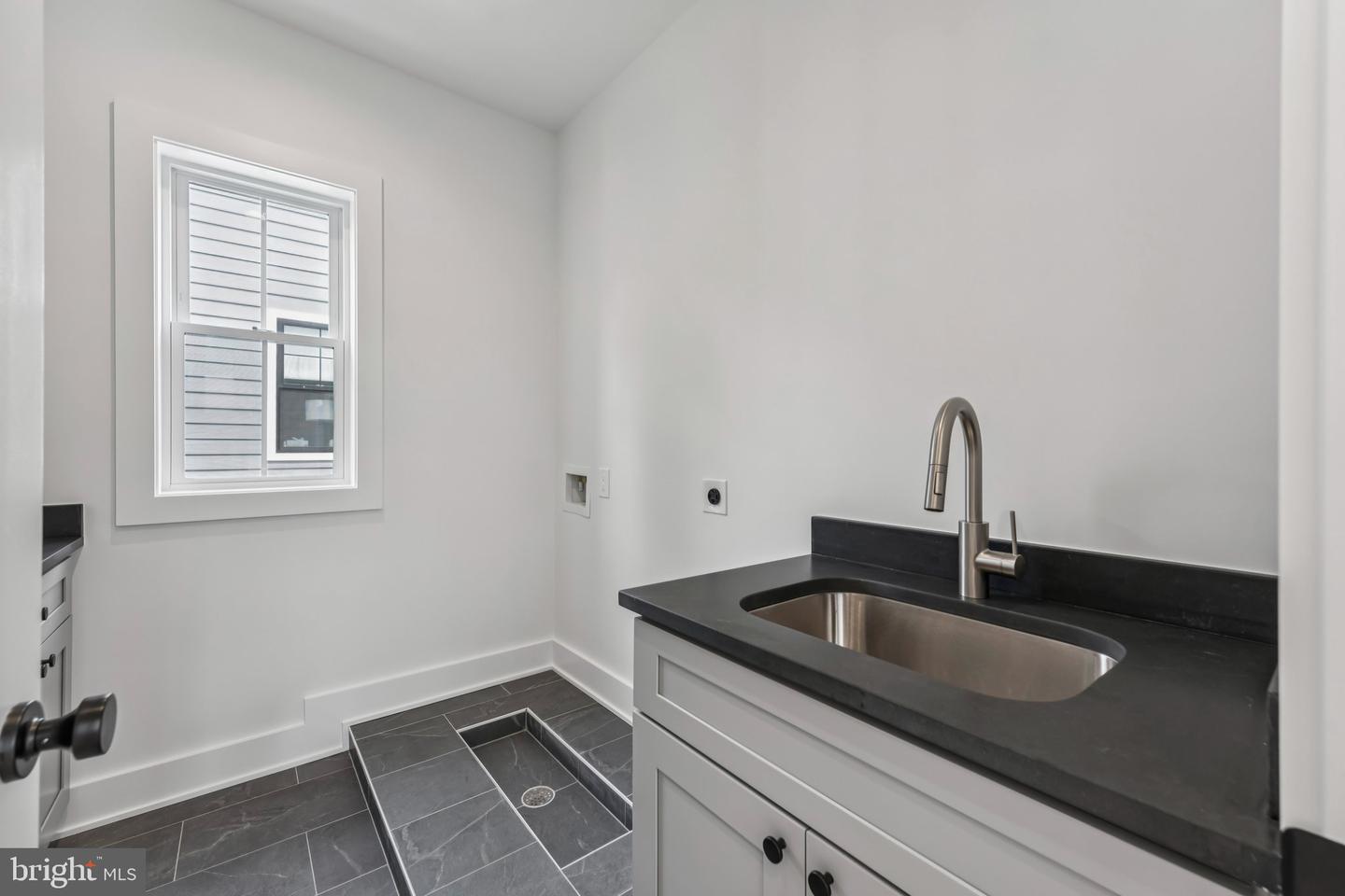 5017 17TH ST N, ARLINGTON, Virginia 22207, 5 Bedrooms Bedrooms, ,5 BathroomsBathrooms,Residential,For sale,5017 17TH ST N,VAAR2063190 MLS # VAAR2063190
