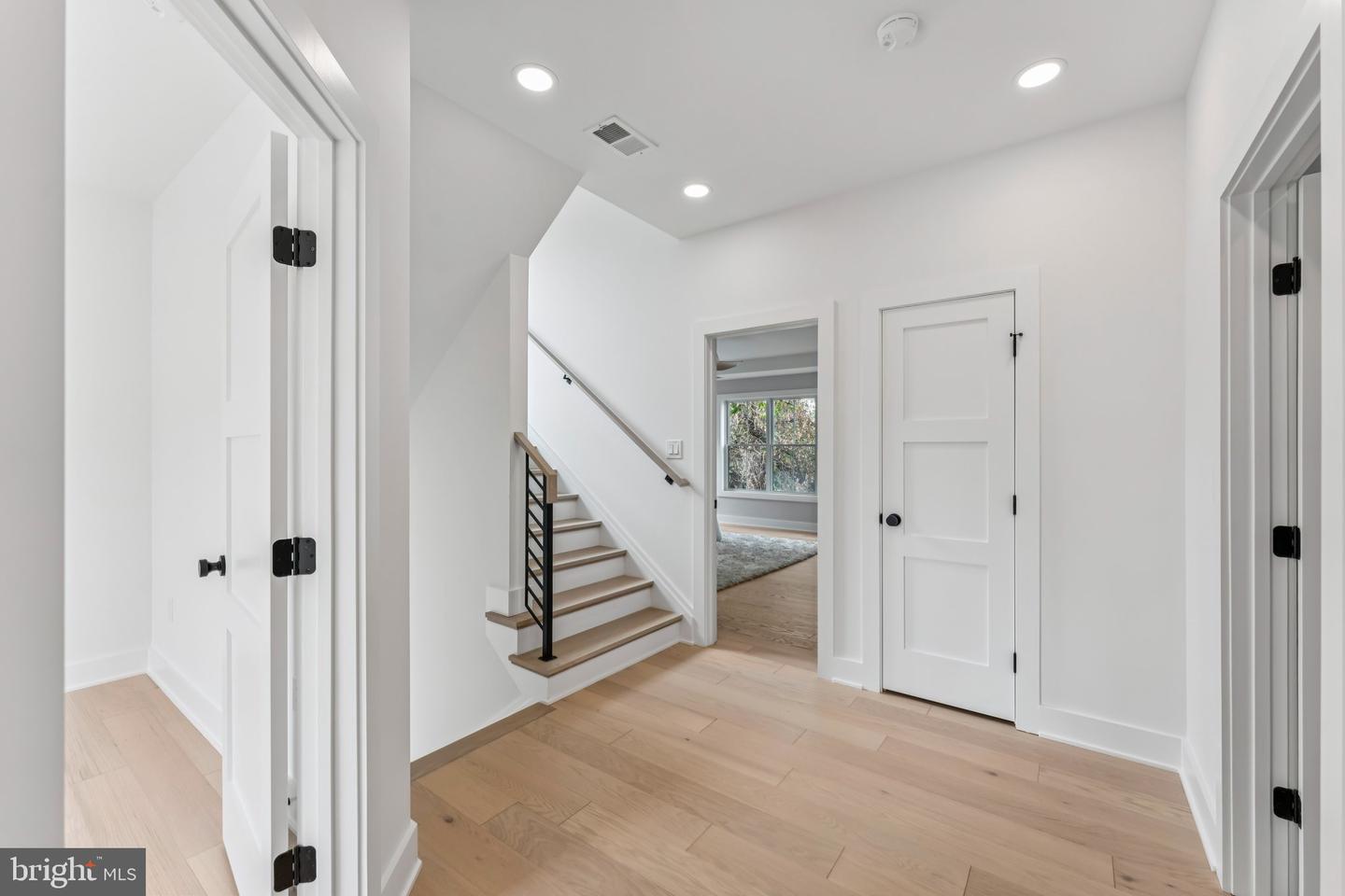 5017 17TH ST N, ARLINGTON, Virginia 22207, 5 Bedrooms Bedrooms, ,5 BathroomsBathrooms,Residential,For sale,5017 17TH ST N,VAAR2063190 MLS # VAAR2063190
