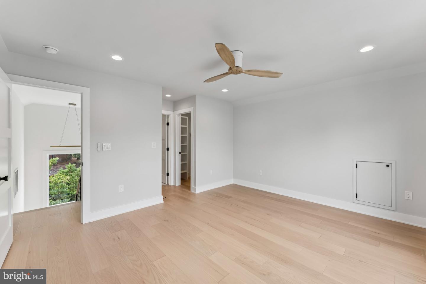 5017 17TH ST N, ARLINGTON, Virginia 22207, 5 Bedrooms Bedrooms, ,5 BathroomsBathrooms,Residential,For sale,5017 17TH ST N,VAAR2063190 MLS # VAAR2063190