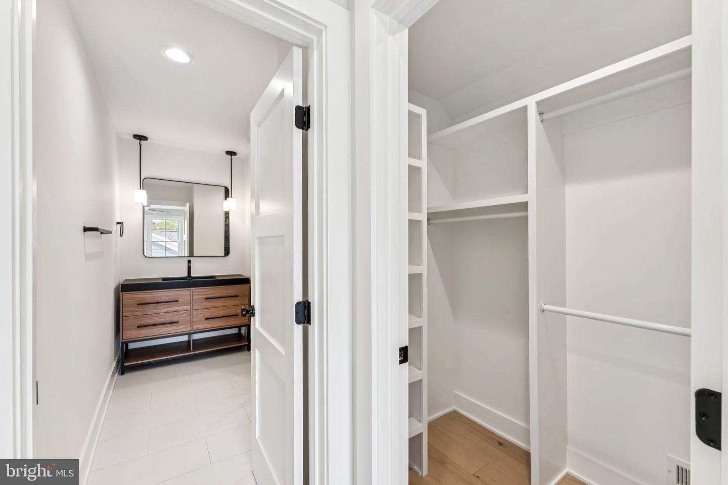 5017 17TH ST N, ARLINGTON, Virginia 22207, 5 Bedrooms Bedrooms, ,5 BathroomsBathrooms,Residential,For sale,5017 17TH ST N,VAAR2063190 MLS # VAAR2063190