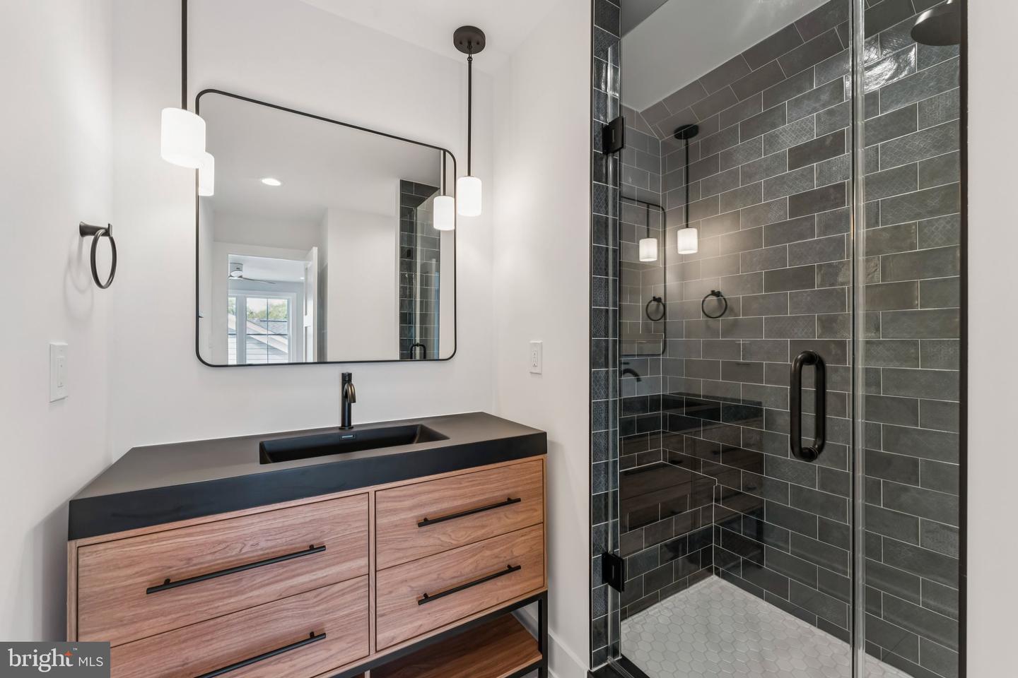 5017 17TH ST N, ARLINGTON, Virginia 22207, 5 Bedrooms Bedrooms, ,5 BathroomsBathrooms,Residential,For sale,5017 17TH ST N,VAAR2063190 MLS # VAAR2063190