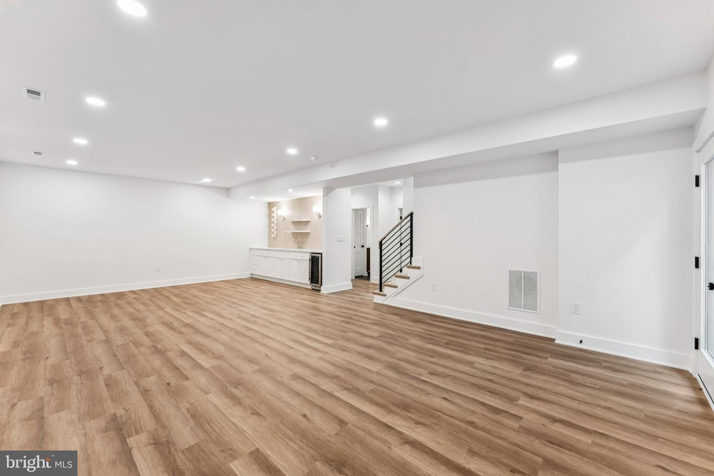 5017 17TH ST N, ARLINGTON, Virginia 22207, 5 Bedrooms Bedrooms, ,5 BathroomsBathrooms,Residential,For sale,5017 17TH ST N,VAAR2063190 MLS # VAAR2063190