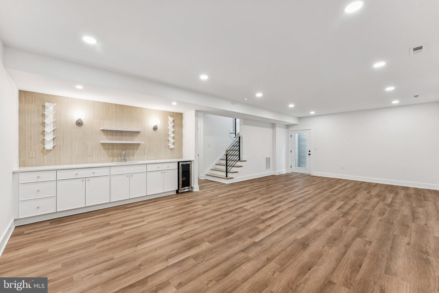 5017 17TH ST N, ARLINGTON, Virginia 22207, 5 Bedrooms Bedrooms, ,5 BathroomsBathrooms,Residential,For sale,5017 17TH ST N,VAAR2063190 MLS # VAAR2063190