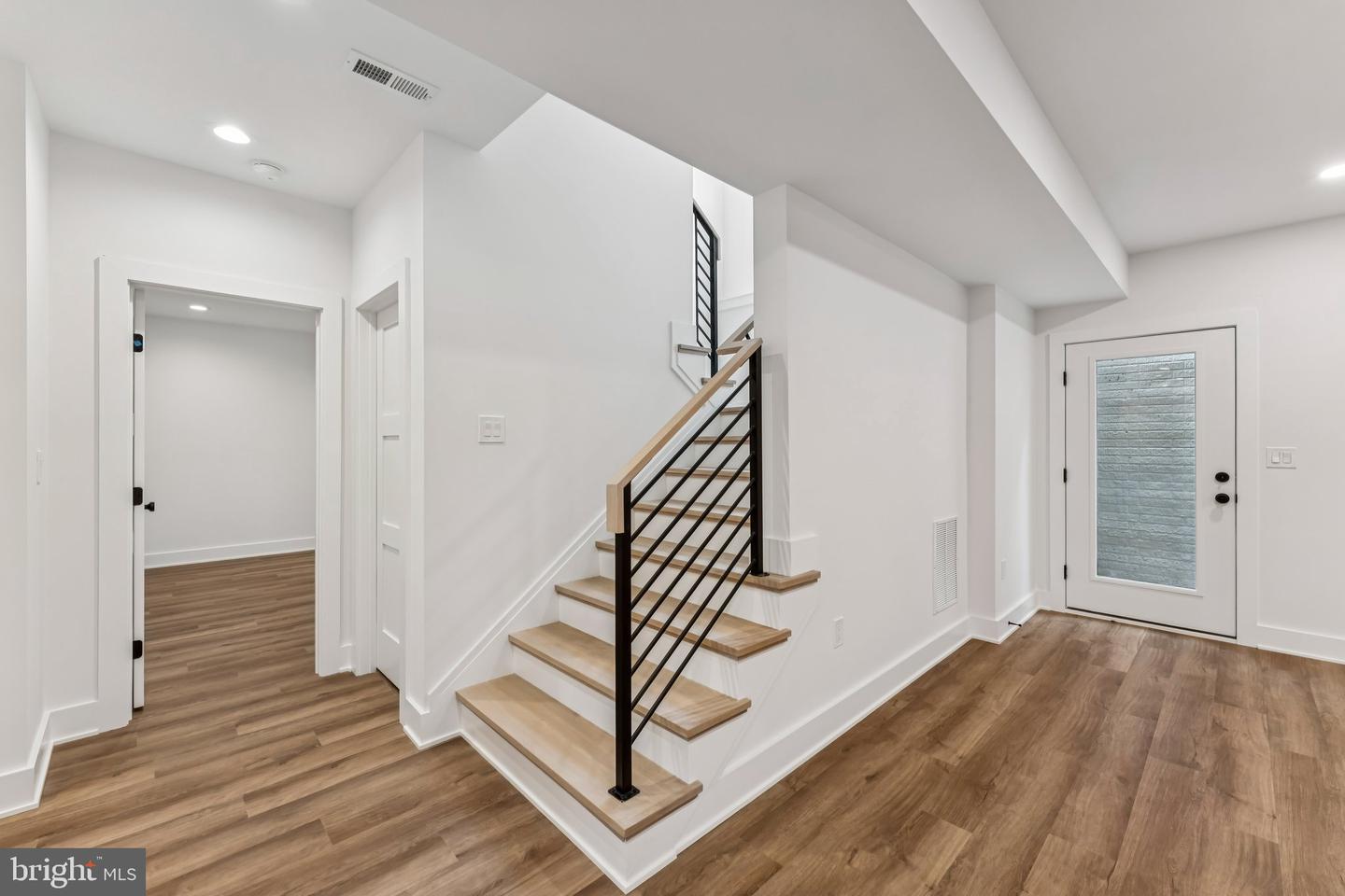 5017 17TH ST N, ARLINGTON, Virginia 22207, 5 Bedrooms Bedrooms, ,5 BathroomsBathrooms,Residential,For sale,5017 17TH ST N,VAAR2063190 MLS # VAAR2063190