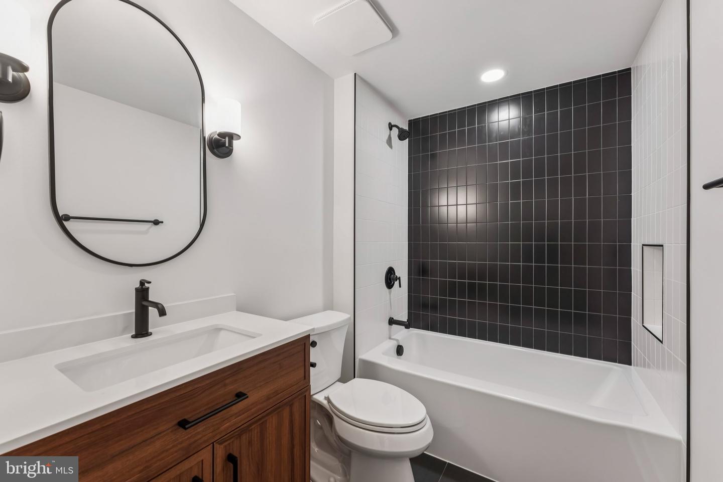 5017 17TH ST N, ARLINGTON, Virginia 22207, 5 Bedrooms Bedrooms, ,5 BathroomsBathrooms,Residential,For sale,5017 17TH ST N,VAAR2063190 MLS # VAAR2063190