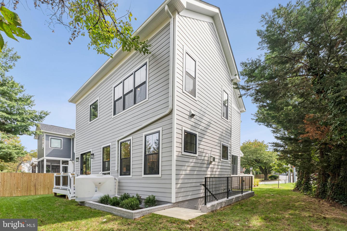 5017 17TH ST N, ARLINGTON, Virginia 22207, 5 Bedrooms Bedrooms, ,5 BathroomsBathrooms,Residential,For sale,5017 17TH ST N,VAAR2063190 MLS # VAAR2063190