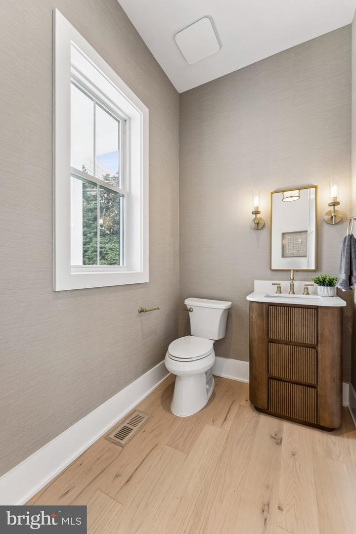 5017 17TH ST N, ARLINGTON, Virginia 22207, 5 Bedrooms Bedrooms, ,5 BathroomsBathrooms,Residential,For sale,5017 17TH ST N,VAAR2063190 MLS # VAAR2063190