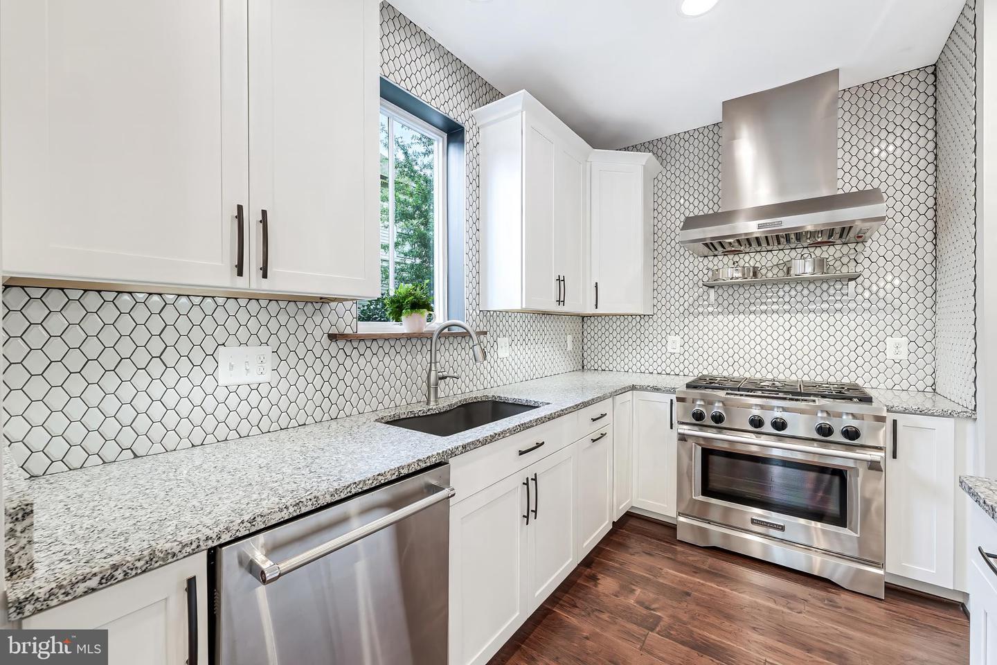 802 VINE ST, HERNDON, Virginia 20170, 4 Bedrooms Bedrooms, ,3 BathroomsBathrooms,Residential,For sale,802 VINE ST,VAFX2266076 MLS # VAFX2266076