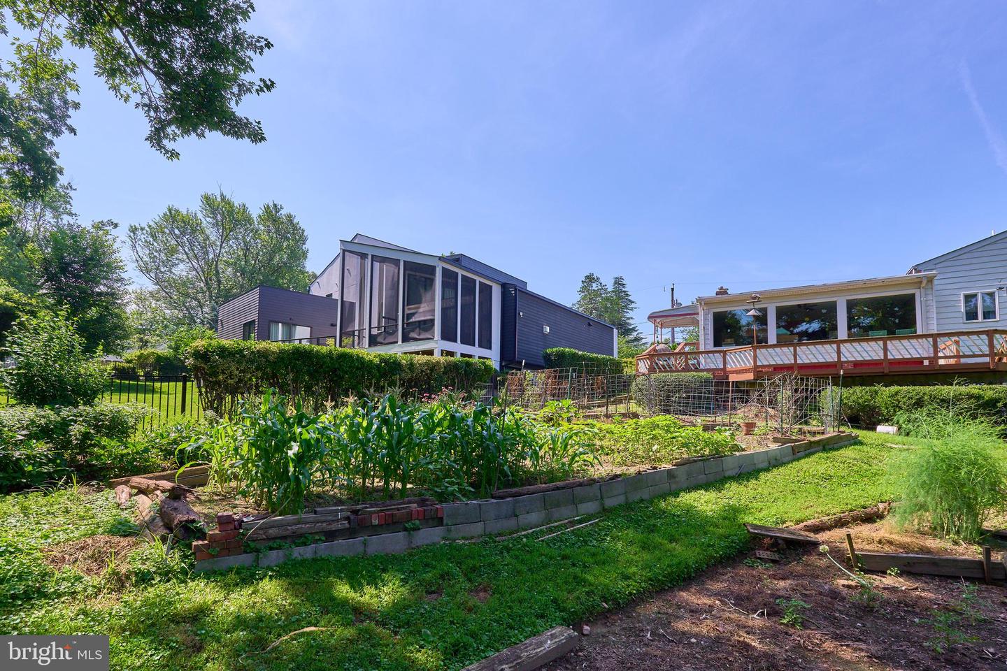 5255 32ND ST N, ARLINGTON, Virginia 22207, 5 Bedrooms Bedrooms, ,3 BathroomsBathrooms,Residential,For sale,5255 32ND ST N,VAAR2063472 MLS # VAAR2063472