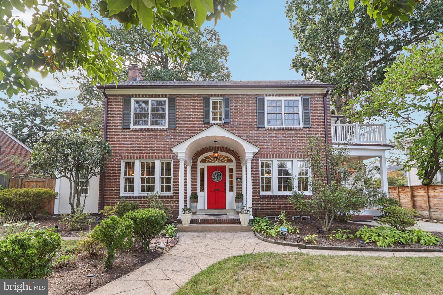 2322 S ARLINGTON RIDGE RD, ARLINGTON, Virginia 22202, 3 Bedrooms Bedrooms, ,2 BathroomsBathrooms,Residential,For sale,2322 S ARLINGTON RIDGE RD,VAAR2063578 MLS # VAAR2063578