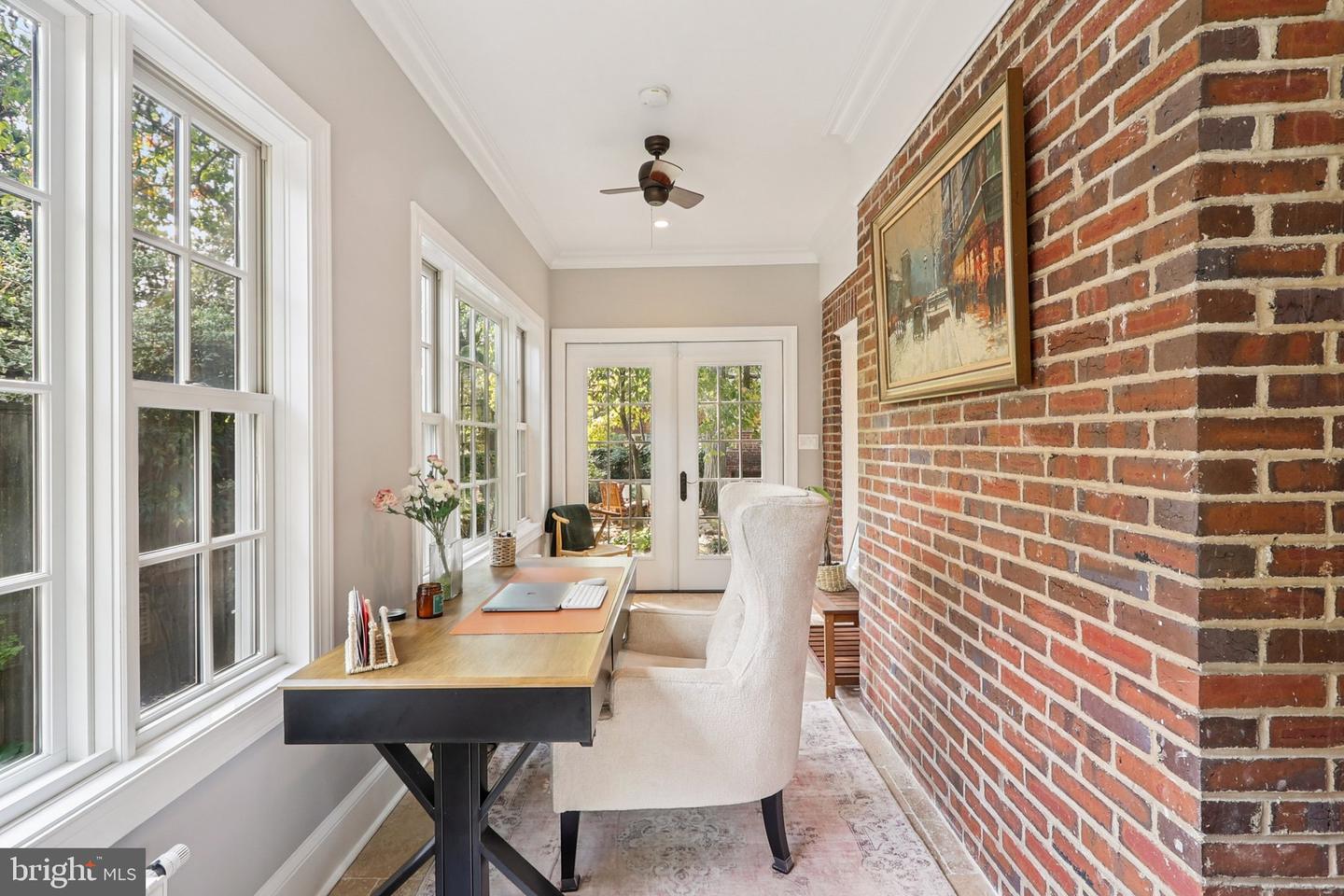 2322 S ARLINGTON RIDGE RD, ARLINGTON, Virginia 22202, 3 Bedrooms Bedrooms, ,2 BathroomsBathrooms,Residential,For sale,2322 S ARLINGTON RIDGE RD,VAAR2063578 MLS # VAAR2063578
