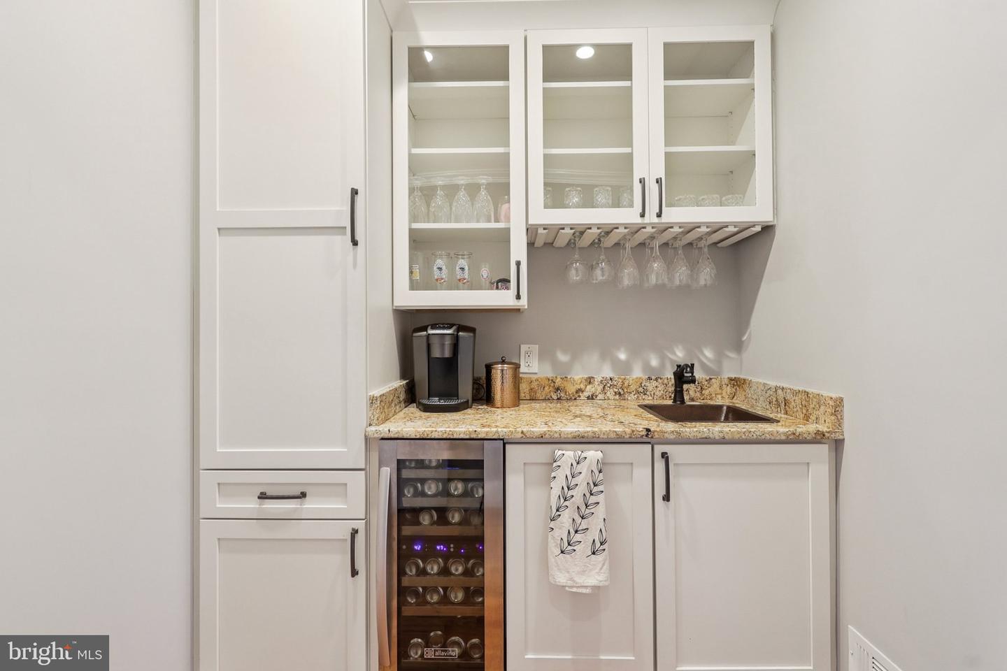 2322 S ARLINGTON RIDGE RD, ARLINGTON, Virginia 22202, 3 Bedrooms Bedrooms, ,2 BathroomsBathrooms,Residential,For sale,2322 S ARLINGTON RIDGE RD,VAAR2063578 MLS # VAAR2063578
