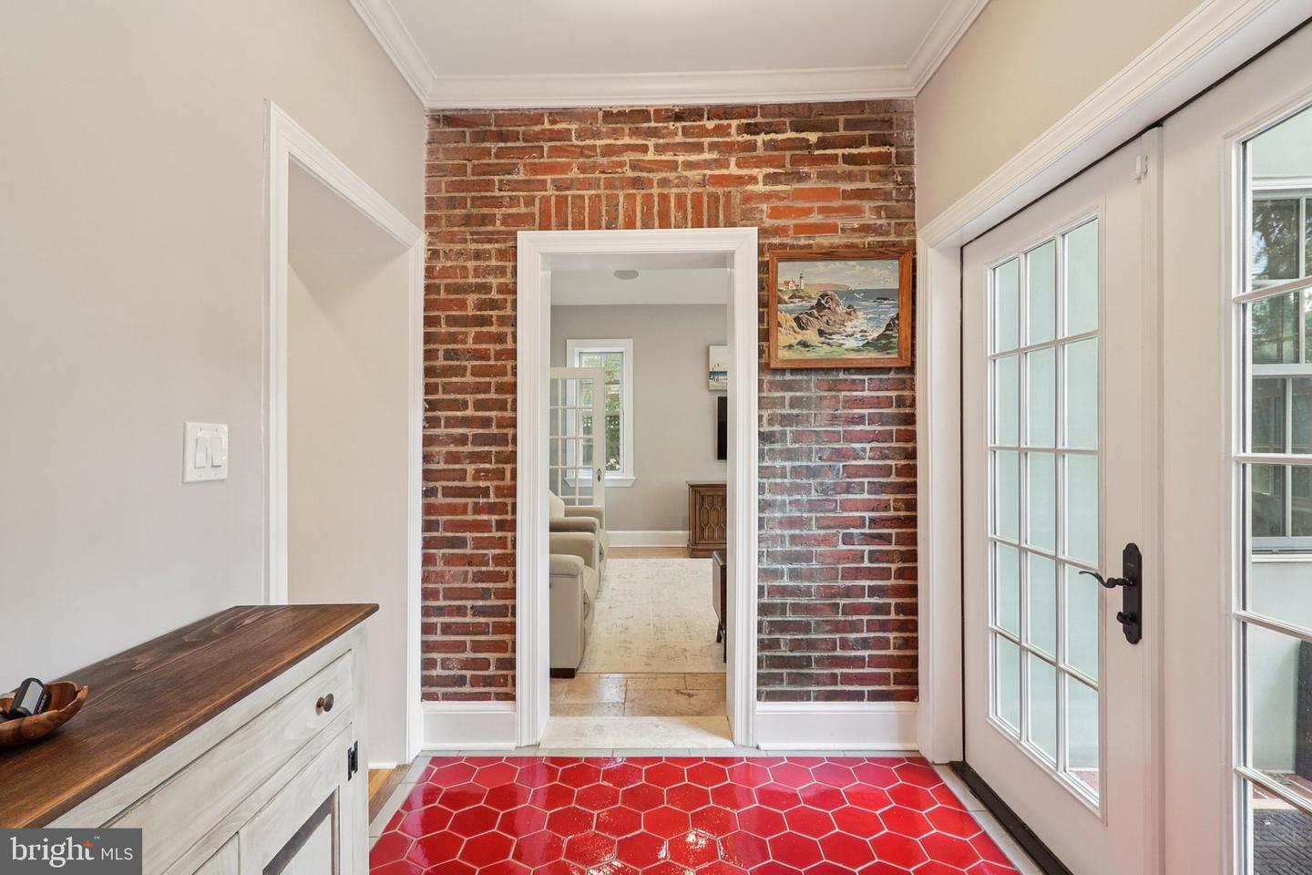 2322 S ARLINGTON RIDGE RD, ARLINGTON, Virginia 22202, 3 Bedrooms Bedrooms, ,2 BathroomsBathrooms,Residential,For sale,2322 S ARLINGTON RIDGE RD,VAAR2063578 MLS # VAAR2063578