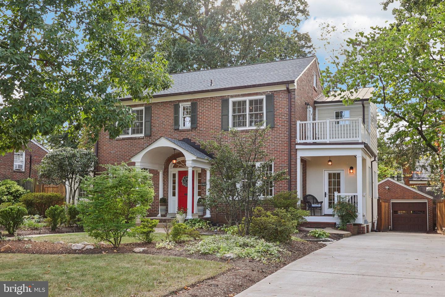 2322 S ARLINGTON RIDGE RD, ARLINGTON, Virginia 22202, 3 Bedrooms Bedrooms, ,2 BathroomsBathrooms,Residential,For sale,2322 S ARLINGTON RIDGE RD,VAAR2063578 MLS # VAAR2063578