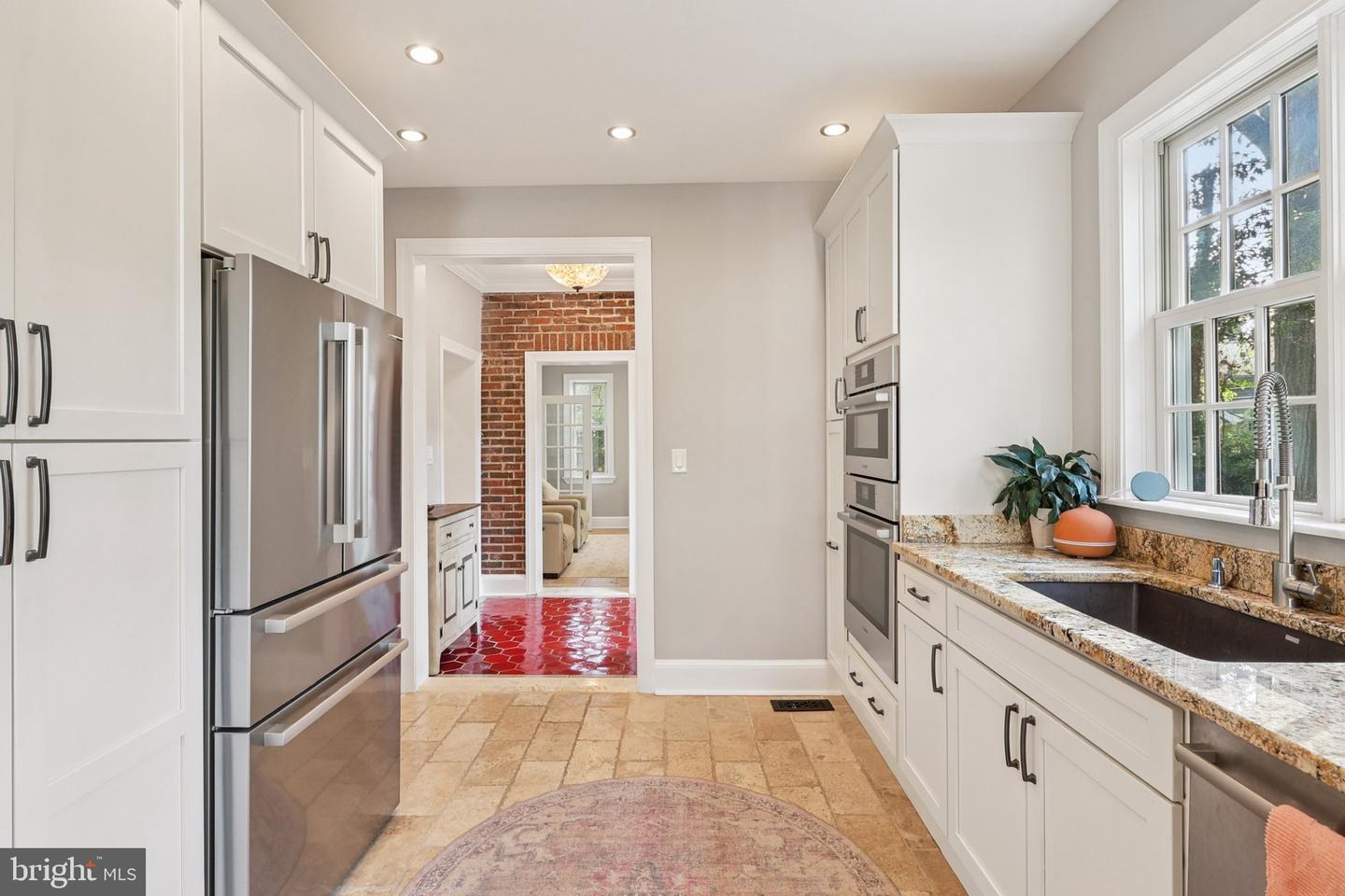 2322 S ARLINGTON RIDGE RD, ARLINGTON, Virginia 22202, 3 Bedrooms Bedrooms, ,2 BathroomsBathrooms,Residential,For sale,2322 S ARLINGTON RIDGE RD,VAAR2063578 MLS # VAAR2063578