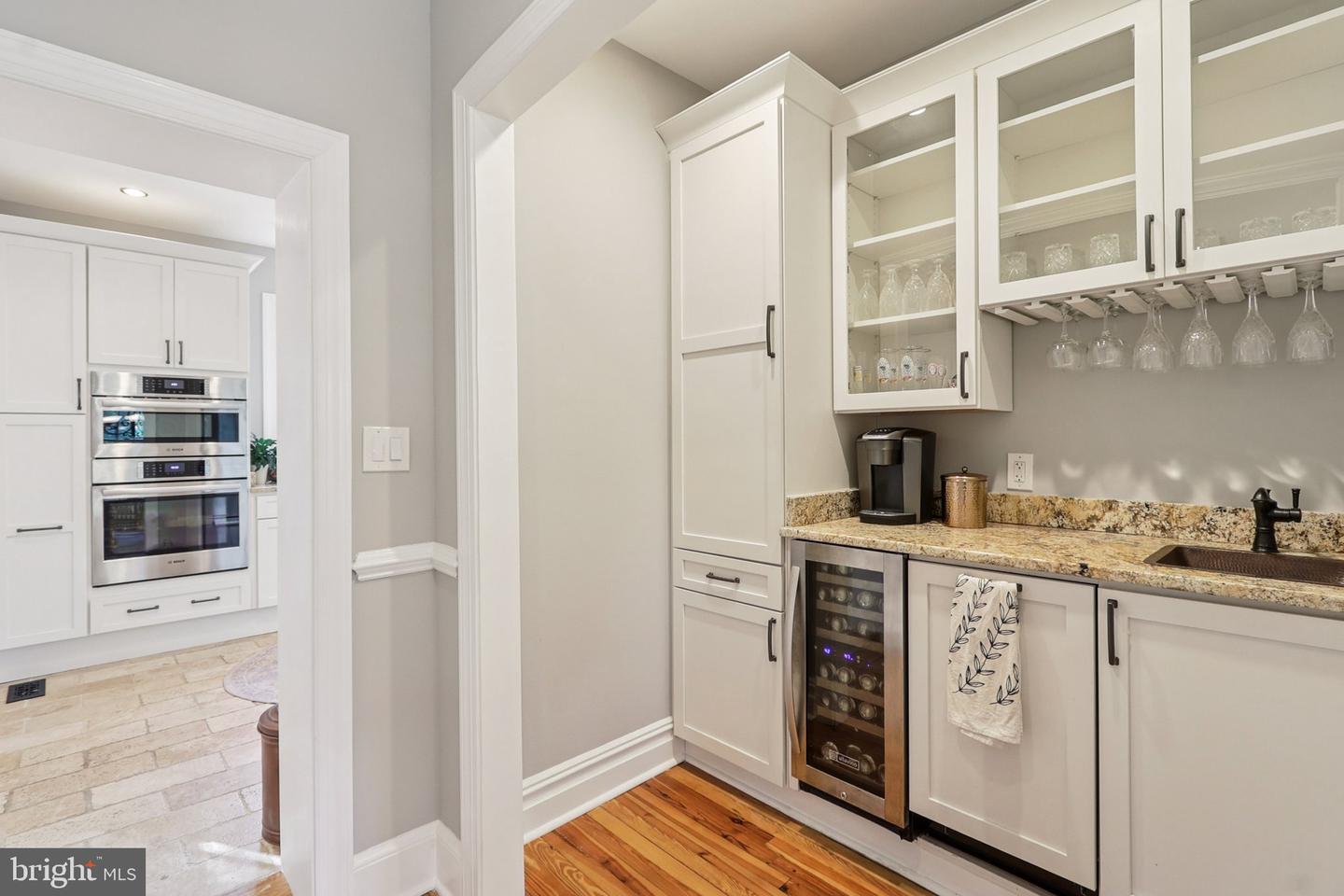 2322 S ARLINGTON RIDGE RD, ARLINGTON, Virginia 22202, 3 Bedrooms Bedrooms, ,2 BathroomsBathrooms,Residential,For sale,2322 S ARLINGTON RIDGE RD,VAAR2063578 MLS # VAAR2063578