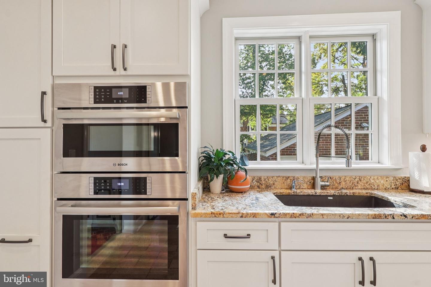 2322 S ARLINGTON RIDGE RD, ARLINGTON, Virginia 22202, 3 Bedrooms Bedrooms, ,2 BathroomsBathrooms,Residential,For sale,2322 S ARLINGTON RIDGE RD,VAAR2063578 MLS # VAAR2063578