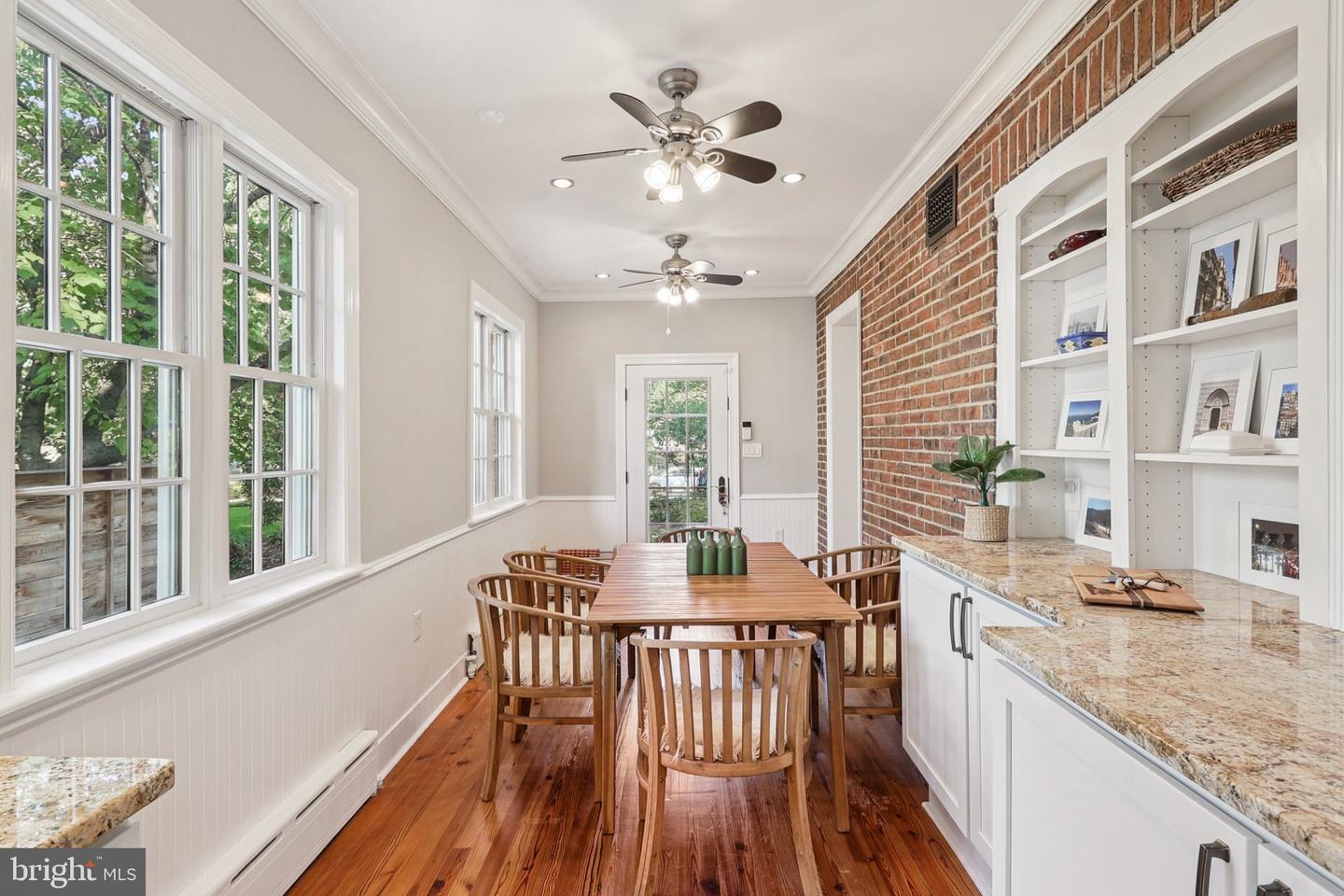 2322 S ARLINGTON RIDGE RD, ARLINGTON, Virginia 22202, 3 Bedrooms Bedrooms, ,2 BathroomsBathrooms,Residential,For sale,2322 S ARLINGTON RIDGE RD,VAAR2063578 MLS # VAAR2063578