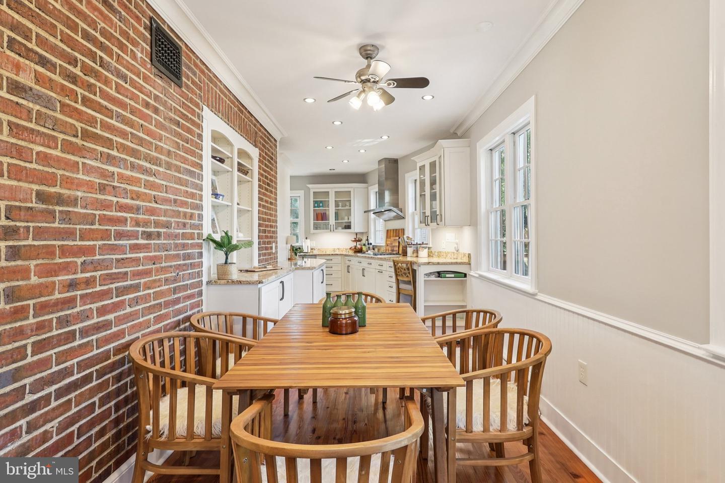 2322 S ARLINGTON RIDGE RD, ARLINGTON, Virginia 22202, 3 Bedrooms Bedrooms, ,2 BathroomsBathrooms,Residential,For sale,2322 S ARLINGTON RIDGE RD,VAAR2063578 MLS # VAAR2063578