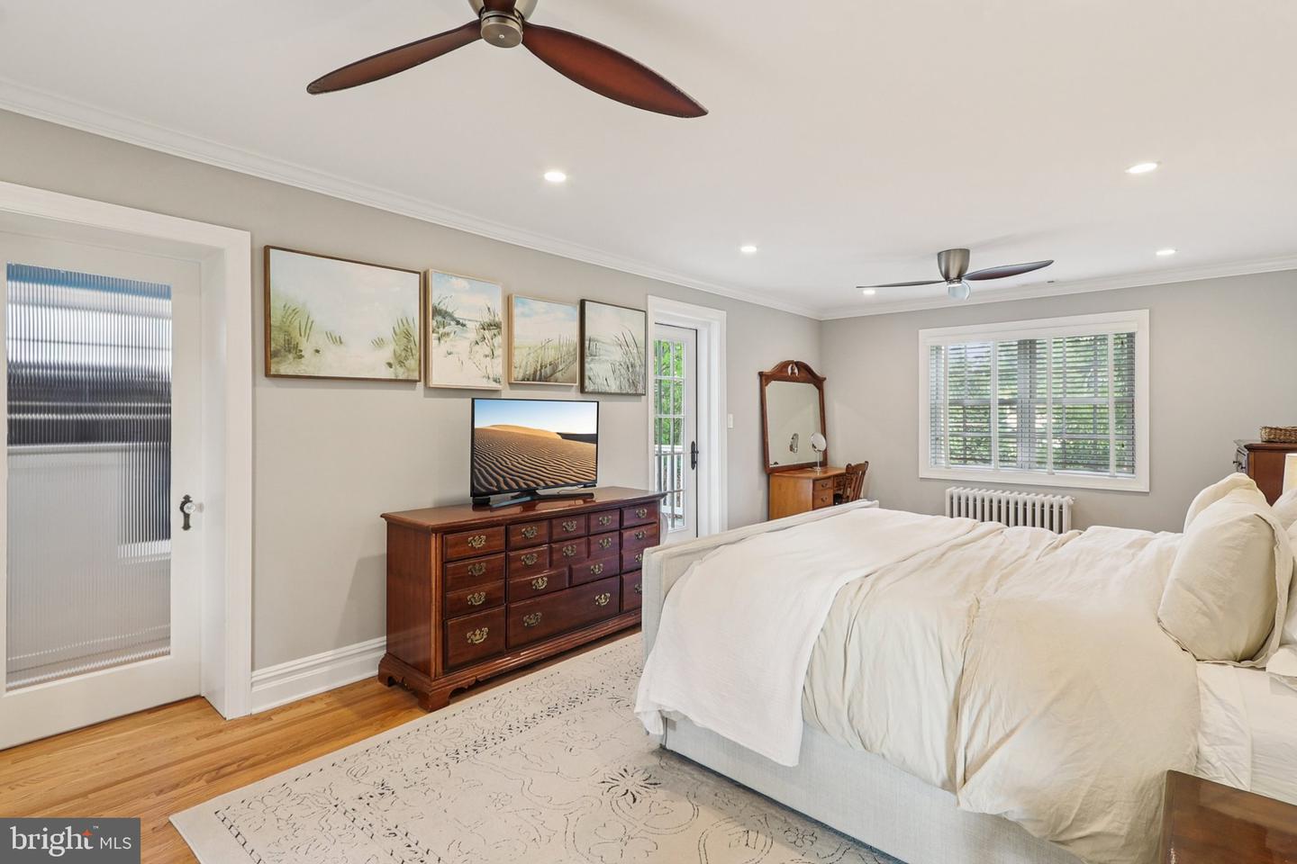 2322 S ARLINGTON RIDGE RD, ARLINGTON, Virginia 22202, 3 Bedrooms Bedrooms, ,2 BathroomsBathrooms,Residential,For sale,2322 S ARLINGTON RIDGE RD,VAAR2063578 MLS # VAAR2063578