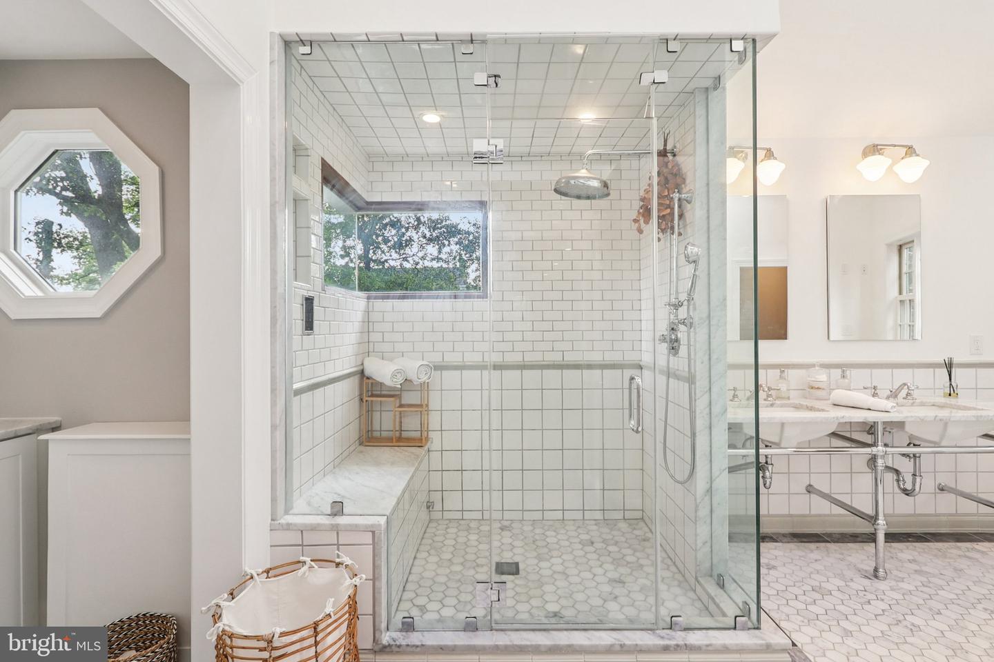 2322 S ARLINGTON RIDGE RD, ARLINGTON, Virginia 22202, 3 Bedrooms Bedrooms, ,2 BathroomsBathrooms,Residential,For sale,2322 S ARLINGTON RIDGE RD,VAAR2063578 MLS # VAAR2063578