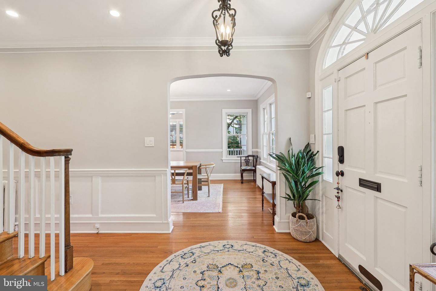 2322 S ARLINGTON RIDGE RD, ARLINGTON, Virginia 22202, 3 Bedrooms Bedrooms, ,2 BathroomsBathrooms,Residential,For sale,2322 S ARLINGTON RIDGE RD,VAAR2063578 MLS # VAAR2063578