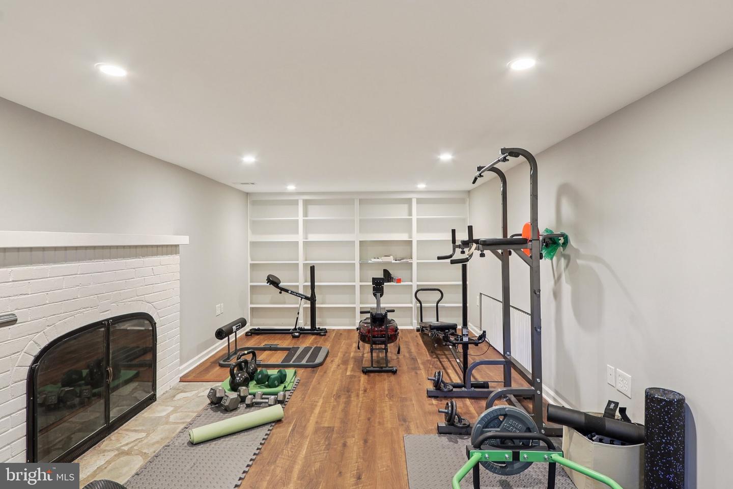 2322 S ARLINGTON RIDGE RD, ARLINGTON, Virginia 22202, 3 Bedrooms Bedrooms, ,2 BathroomsBathrooms,Residential,For sale,2322 S ARLINGTON RIDGE RD,VAAR2063578 MLS # VAAR2063578