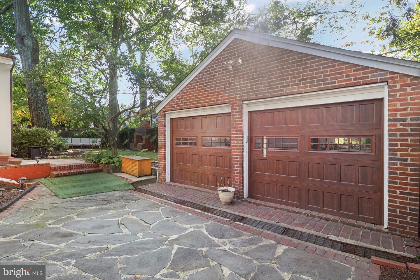 2322 S ARLINGTON RIDGE RD, ARLINGTON, Virginia 22202, 3 Bedrooms Bedrooms, ,2 BathroomsBathrooms,Residential,For sale,2322 S ARLINGTON RIDGE RD,VAAR2063578 MLS # VAAR2063578