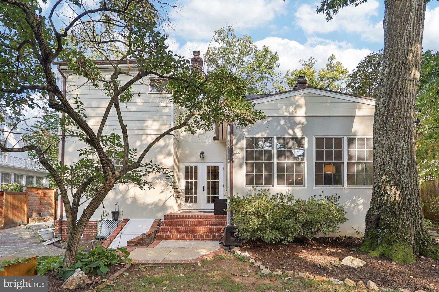 2322 S ARLINGTON RIDGE RD, ARLINGTON, Virginia 22202, 3 Bedrooms Bedrooms, ,2 BathroomsBathrooms,Residential,For sale,2322 S ARLINGTON RIDGE RD,VAAR2063578 MLS # VAAR2063578