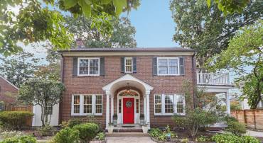 2322 S ARLINGTON RIDGE RD, ARLINGTON, Virginia 22202, 3 Bedrooms Bedrooms, ,2 BathroomsBathrooms,Residential,For sale,2322 S ARLINGTON RIDGE RD,VAAR2063578 MLS # VAAR2063578