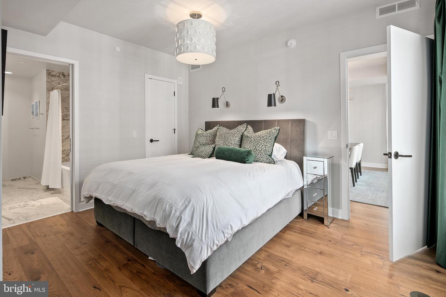 1781 N PIERCE ST #702, ARLINGTON, Virginia 22209, 2 Bedrooms Bedrooms, ,2 BathroomsBathrooms,Residential,For sale,1781 N PIERCE ST #702,VAAR2063730 MLS # VAAR2063730