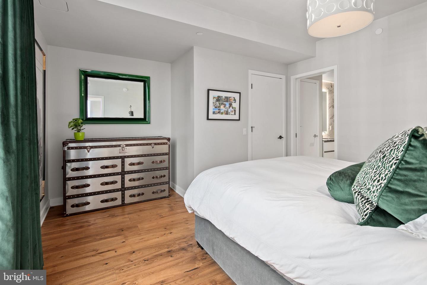 1781 N PIERCE ST #702, ARLINGTON, Virginia 22209, 2 Bedrooms Bedrooms, ,2 BathroomsBathrooms,Residential,For sale,1781 N PIERCE ST #702,VAAR2063730 MLS # VAAR2063730