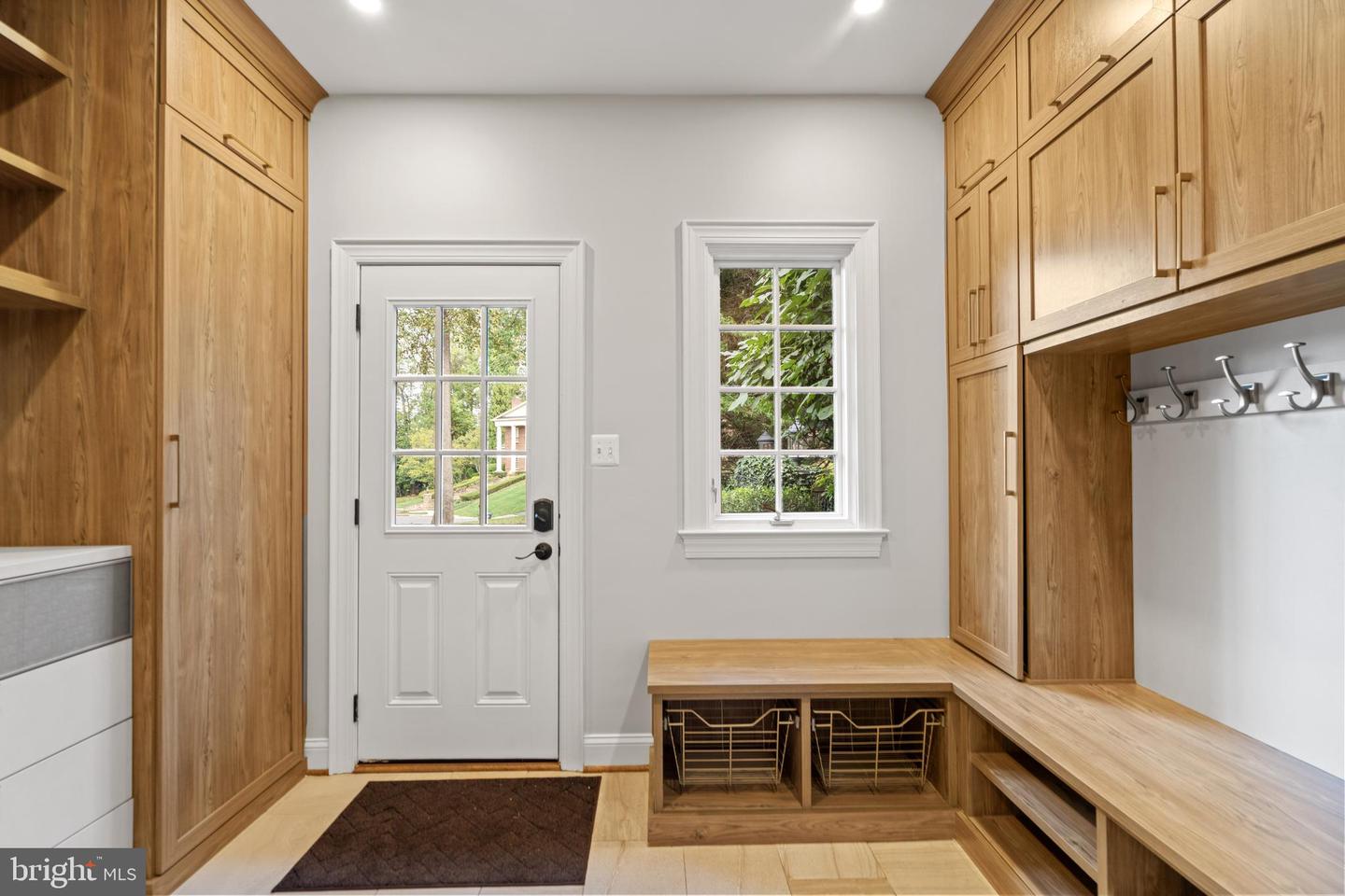 7795 GLENHAVEN CT, MCLEAN, Virginia 22102, 5 Bedrooms Bedrooms, ,5 BathroomsBathrooms,Residential,For sale,7795 GLENHAVEN CT,VAFX2267696 MLS # VAFX2267696